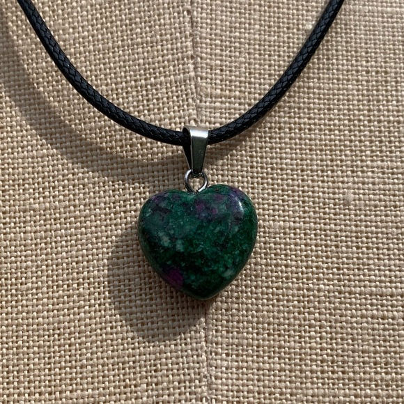 Handmade Genuine Stone Heart Amulet Necklace - Picture 10 of 15